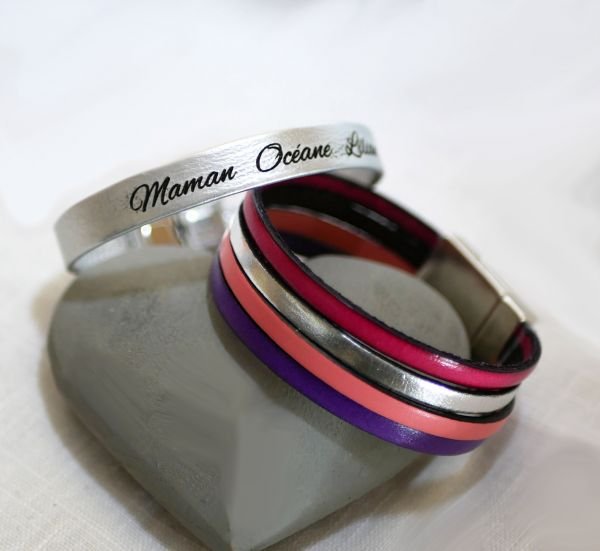 Zilverkleurige armband en manchet
