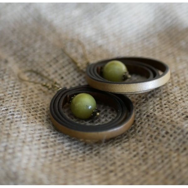 Boucles d'oreilles en cuir perle en pierre olivine