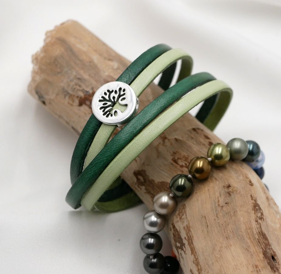 Levensboom armband op dubbel leer gepersonaliseerd door gravure
