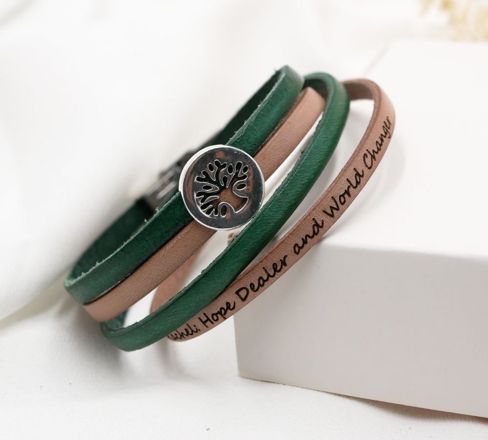 Levensboom armband op dubbel leer gepersonaliseerd door gravure