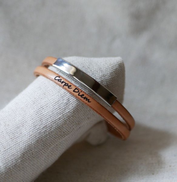 Metalen staafarmband in leer, dubbele draai 