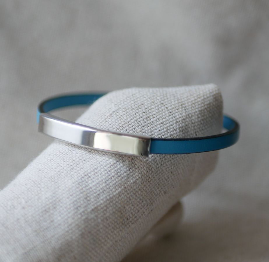 Metalen staafarmband in leer, enkele draai 
