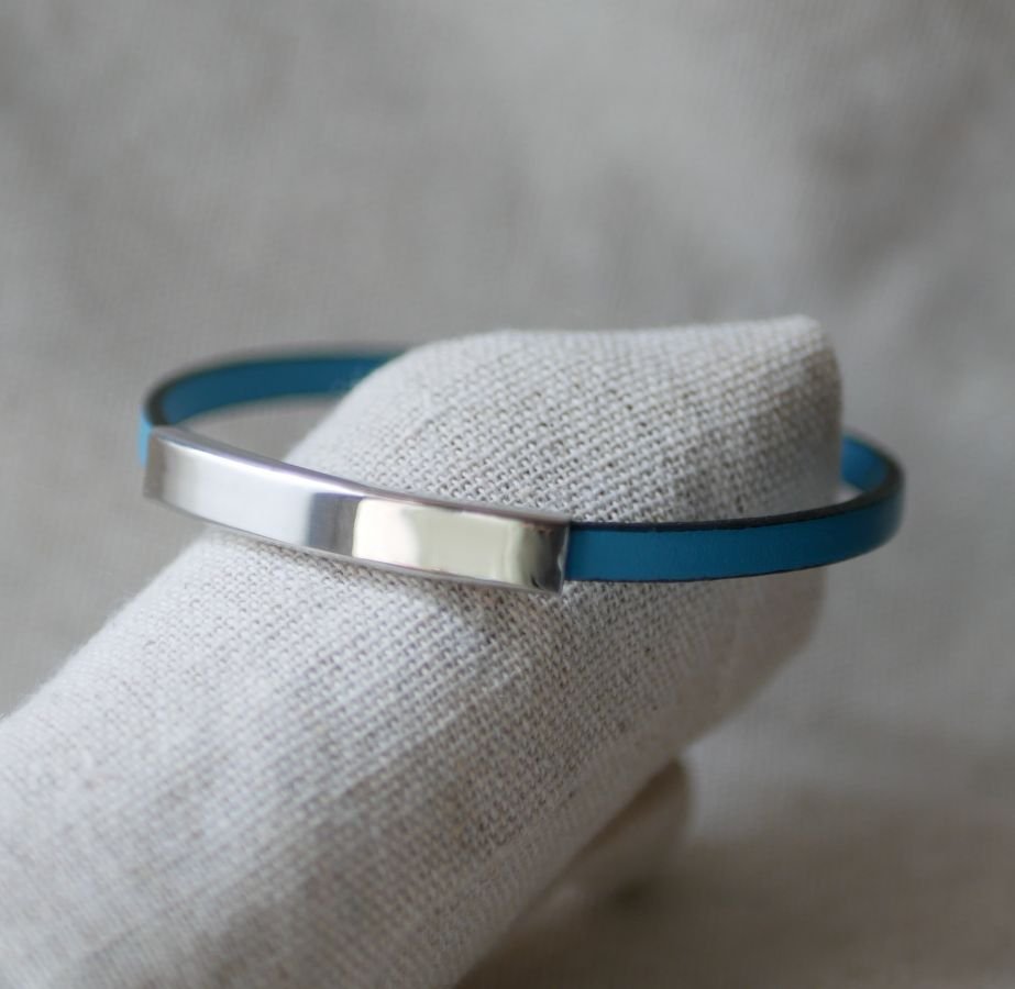Metalen staafarmband in leer, enkele draai 