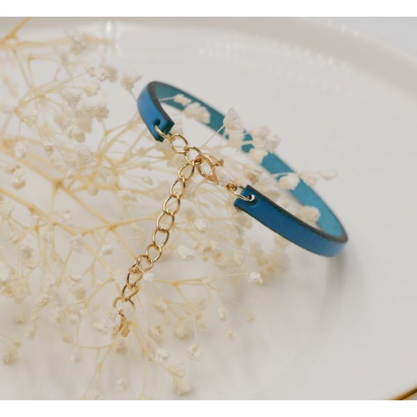 Lederen armband voor vrouwen te personaliseren door gravure met gouden ketting