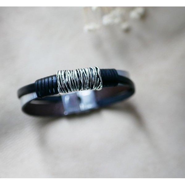 Tweekleurige armband van leer en metaal om te personaliseren