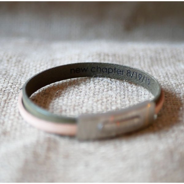 Tweekleurige lederen band, aanpasbaar door kleur en gravure 