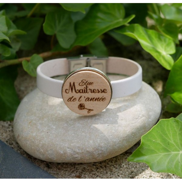 Leren armband met gegraveerde hout cabochon gezet in zilver