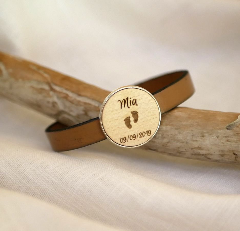 Leren armband met gegraveerde hout cabochon gezet in zilver