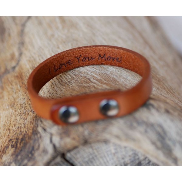 Gemengde camel gegraveerde leren riem met drukknopen