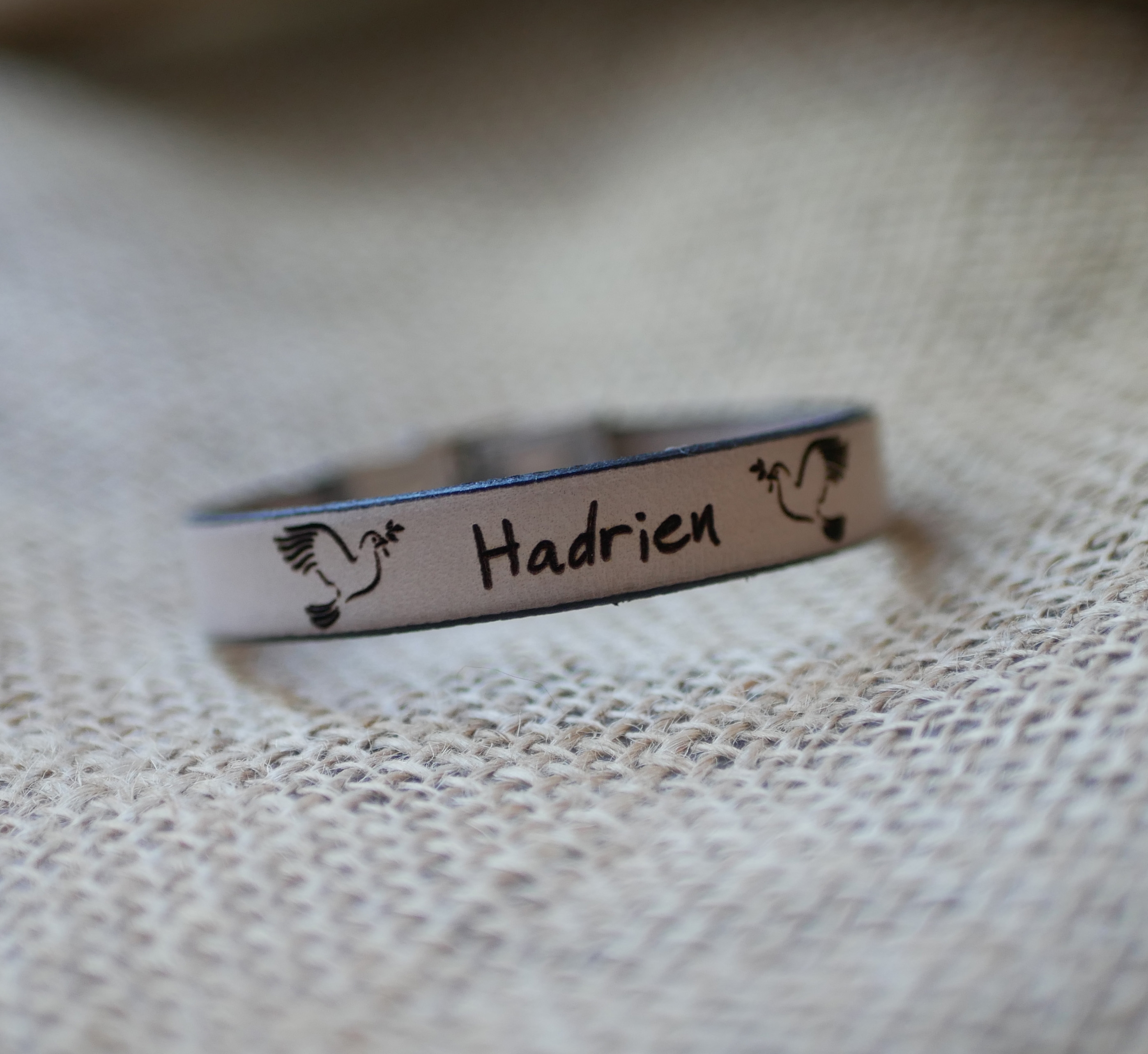 Lederen armband voor communie of doop gepersonaliseerd met de voornaam 