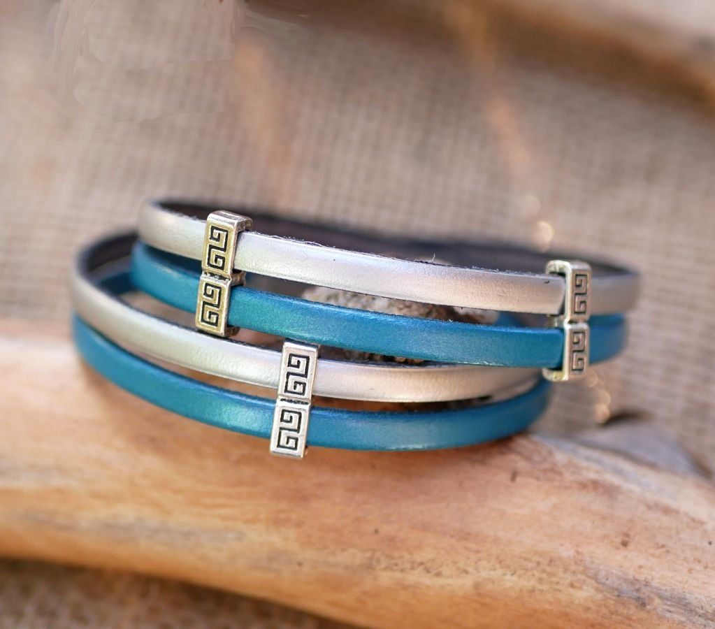 Dubbele lederen armband in duo met lussen in etnische stijl