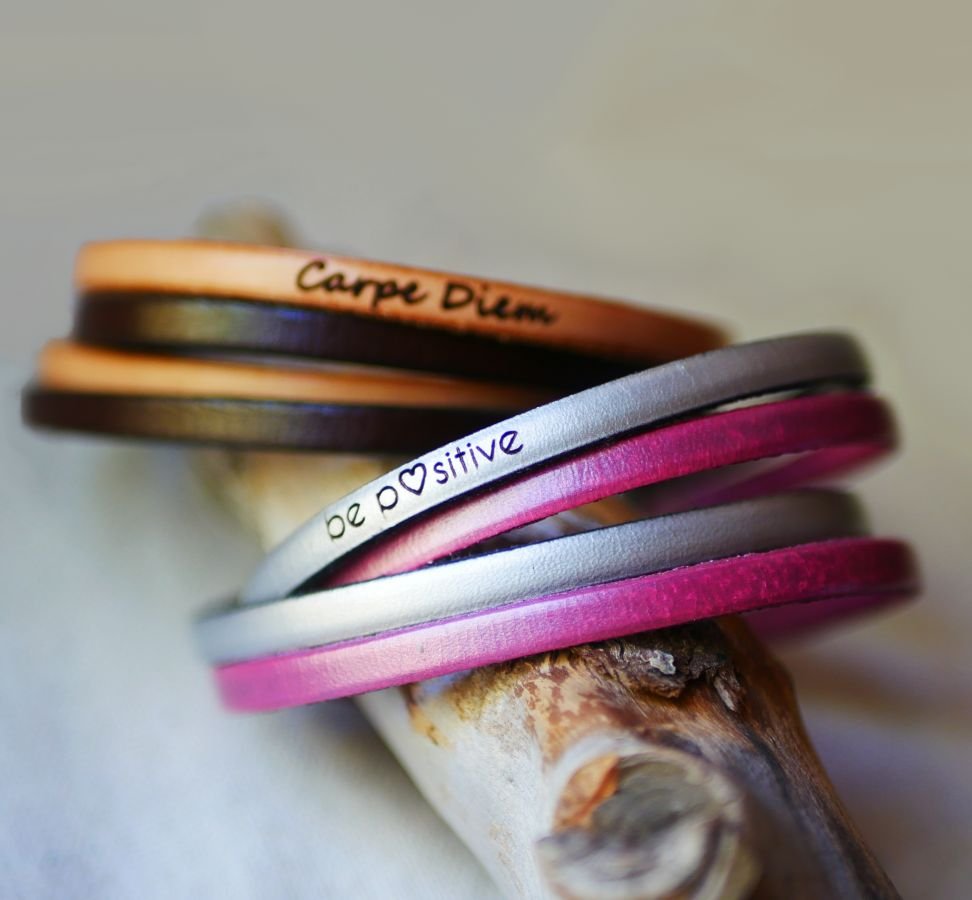 Dubbele lederen armband in duo te personaliseren door gravure