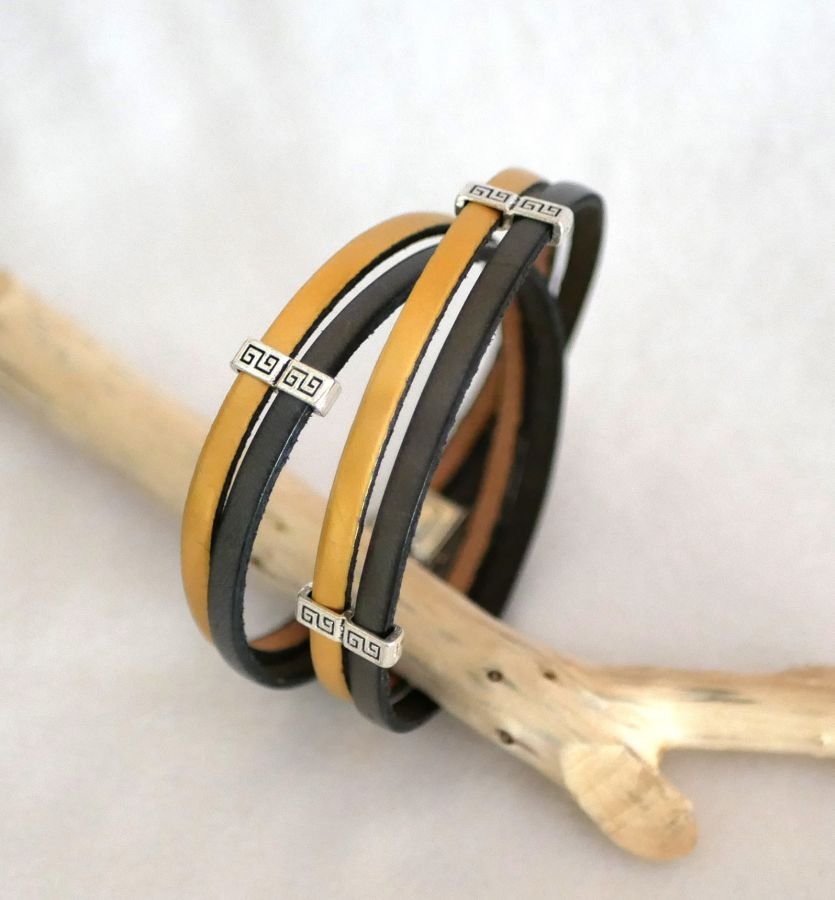 Dubbele lederen armband in duo met lussen in etnische stijl