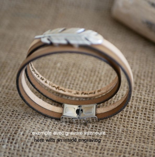 Dubbele lederen band in duo versierd met een zilveren veer