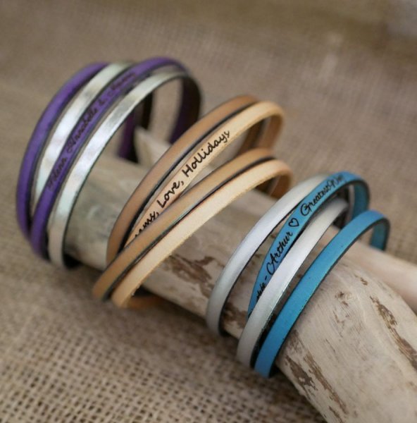 Dubbele lederen armband in duo te personaliseren door gravure