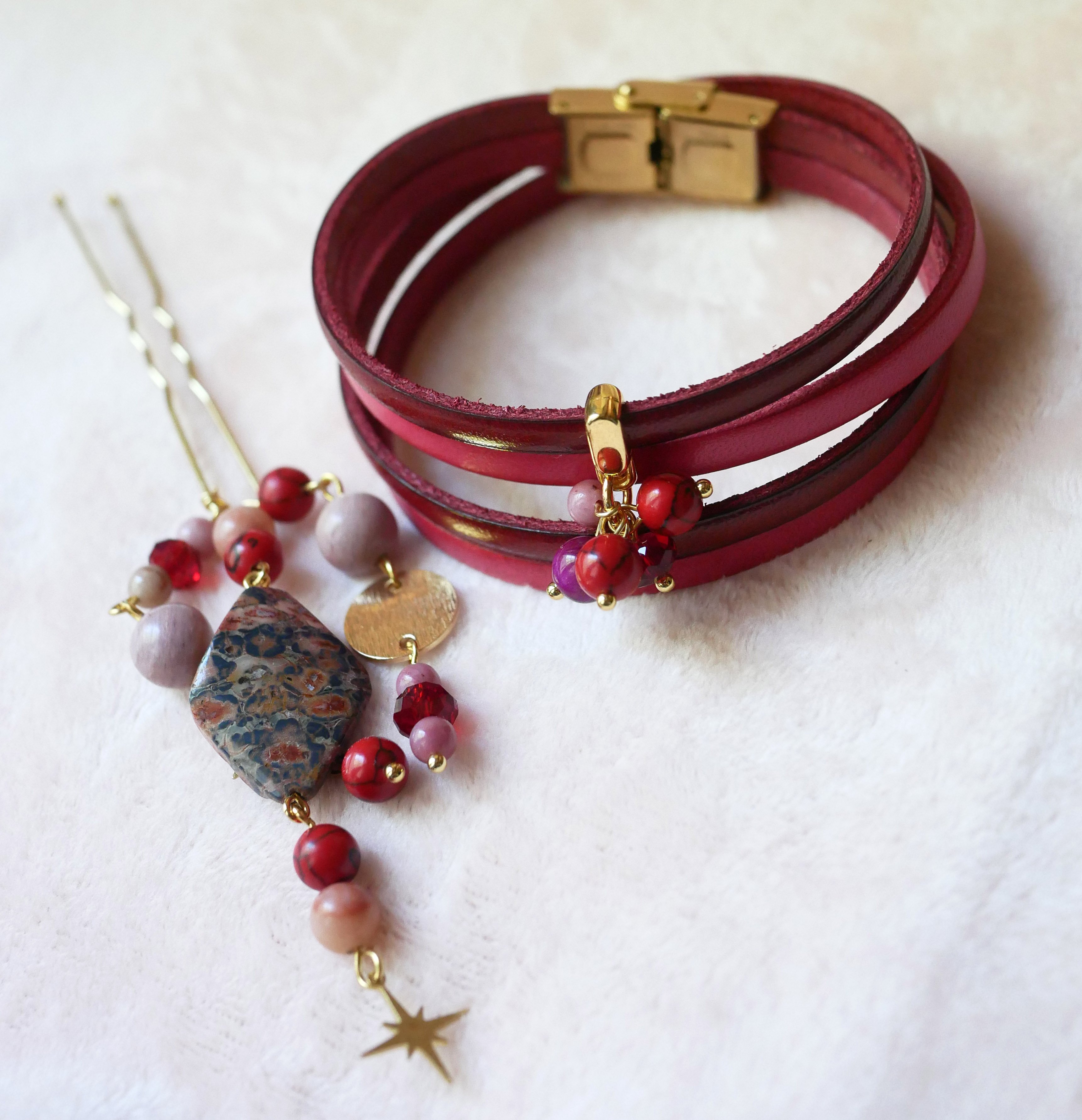 Duo lederen armband versierd met fuchsia parels