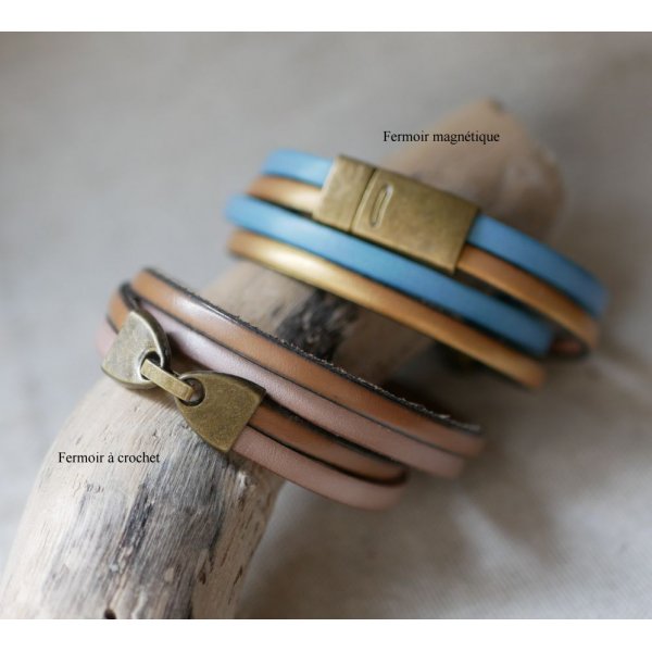 Dubbele lederen band in duo versierd met een bronzen schildpad