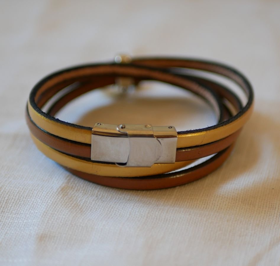 Dubbele lederen armband in duo met zilveren hart te personaliseren door gravure