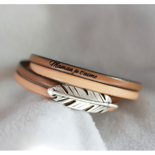 Dubbele lederen band in duo versierd met een zilveren veer