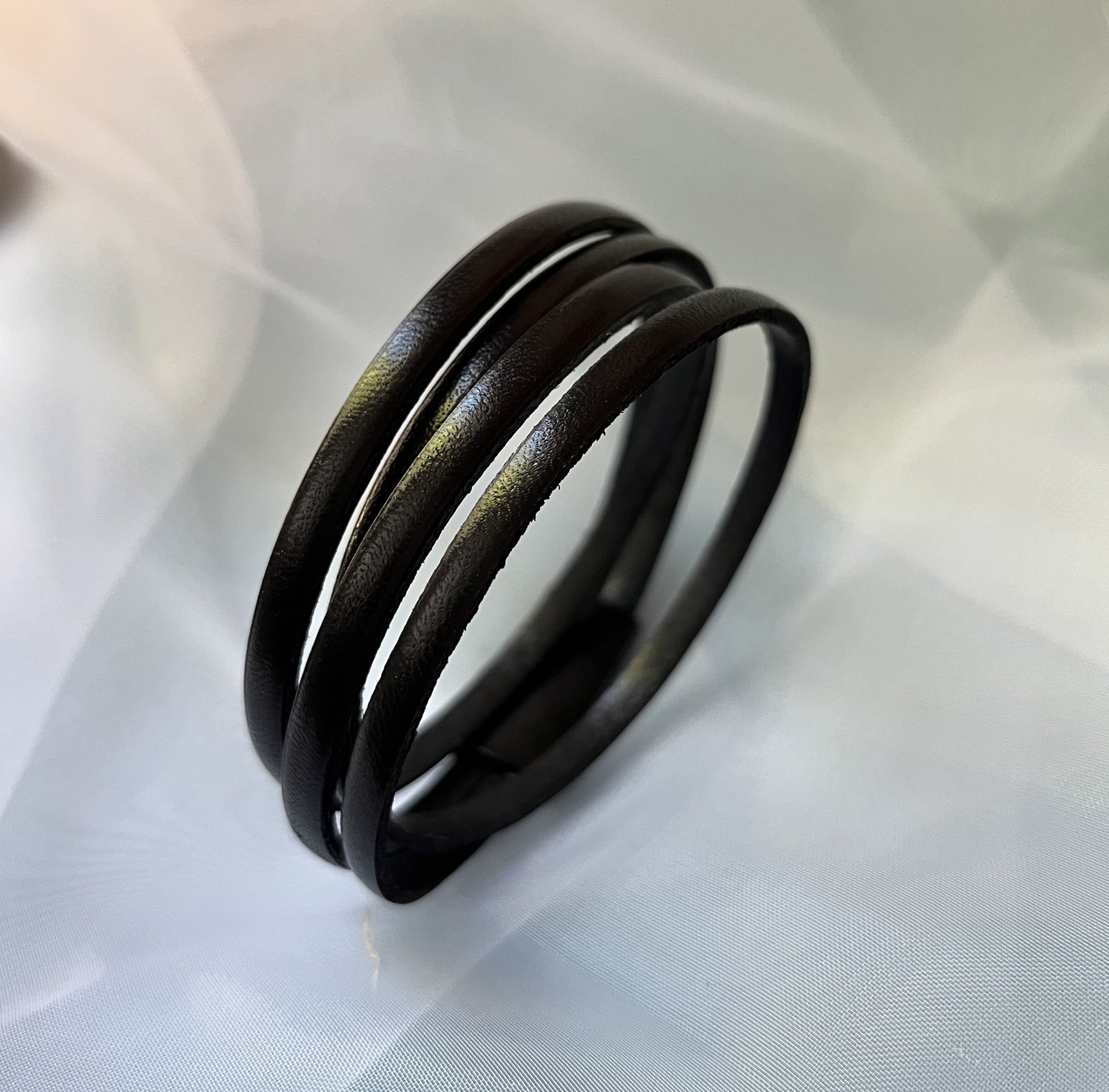 Bracelet cuir double tour fermoir magn&eacute;tique noir ou couleur au choix