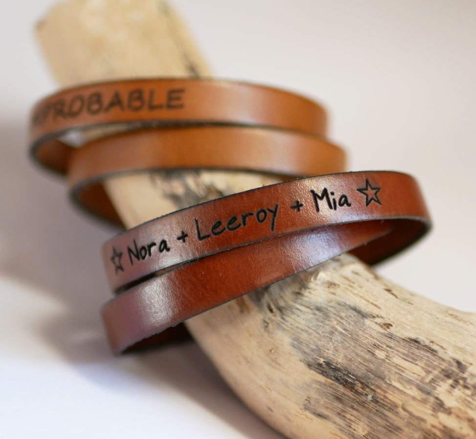 Lederen armband voor mannen met twee polsen, personaliseerbaar door gravure