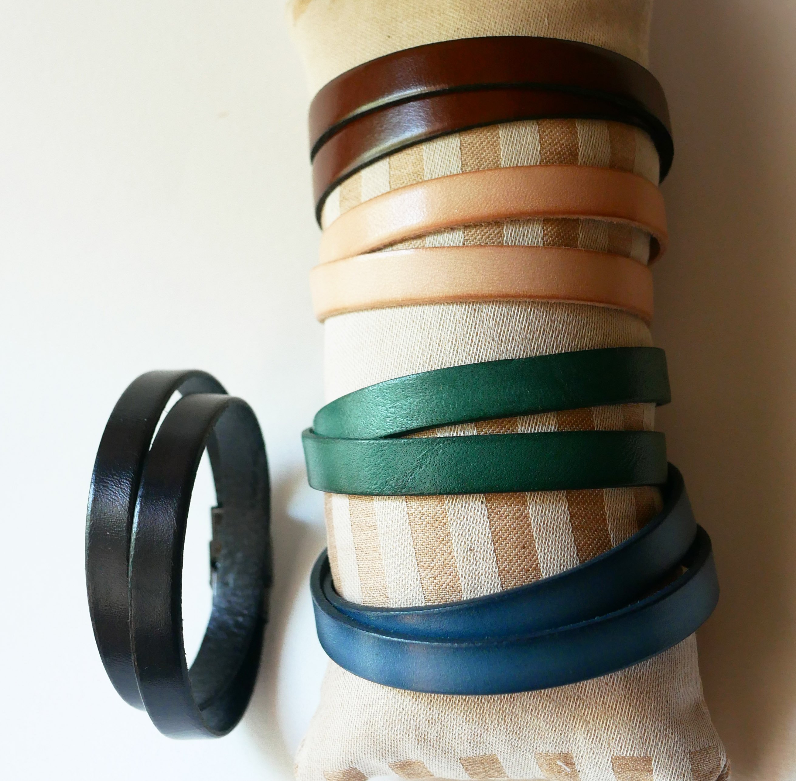 Lederen armband voor mannen met twee polsen, personaliseerbaar door gravure