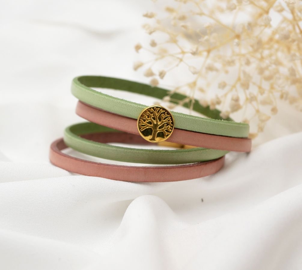 Lederen armband in duo van kleuren, personaliseerbaar met gouden cabochon Levensboom