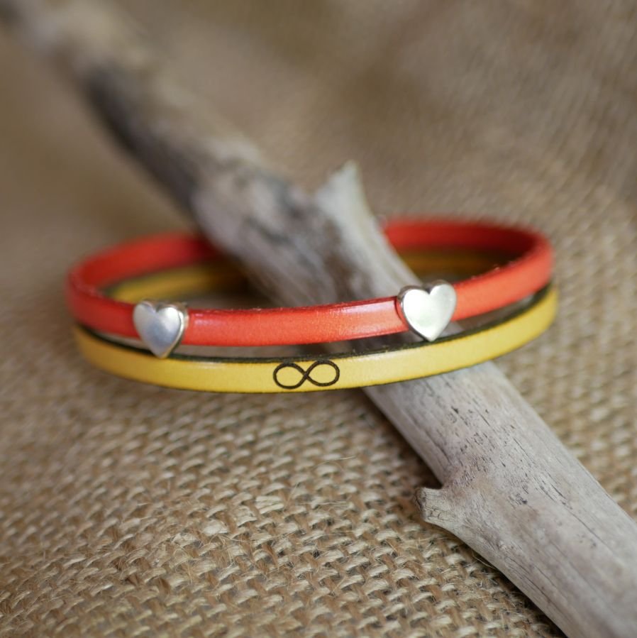 Leren armband in duo met hartvormige lussen, personaliseerbaar voor vrouwen 