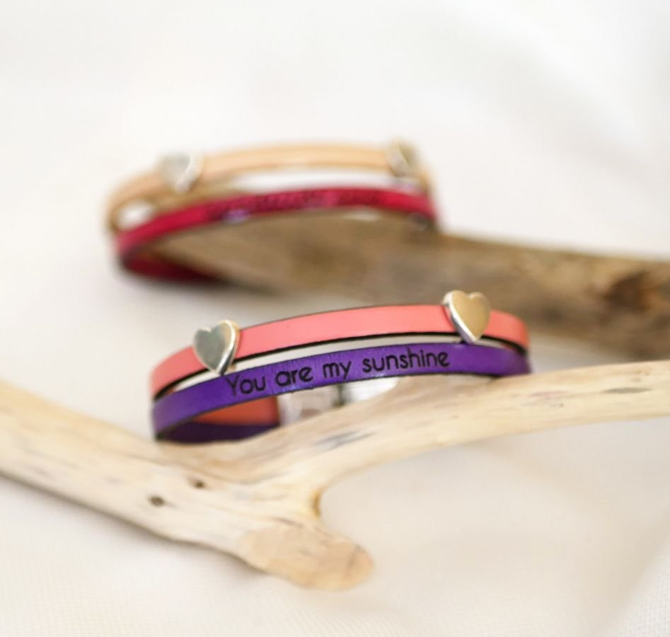 Leren armband in duo met hartvormige lussen, personaliseerbaar voor vrouwen 