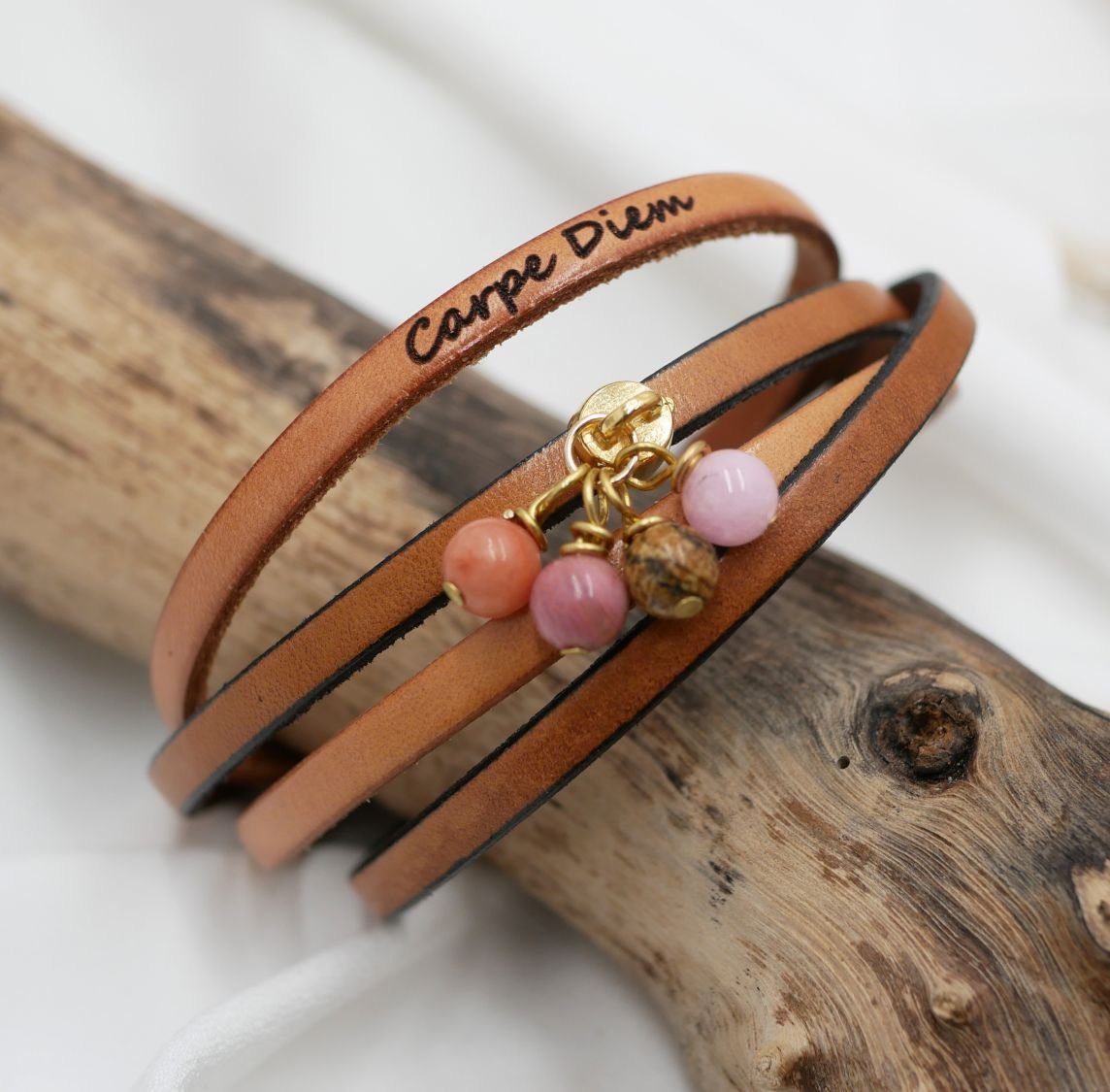 Lederen duo armband met parel hanger te personaliseren