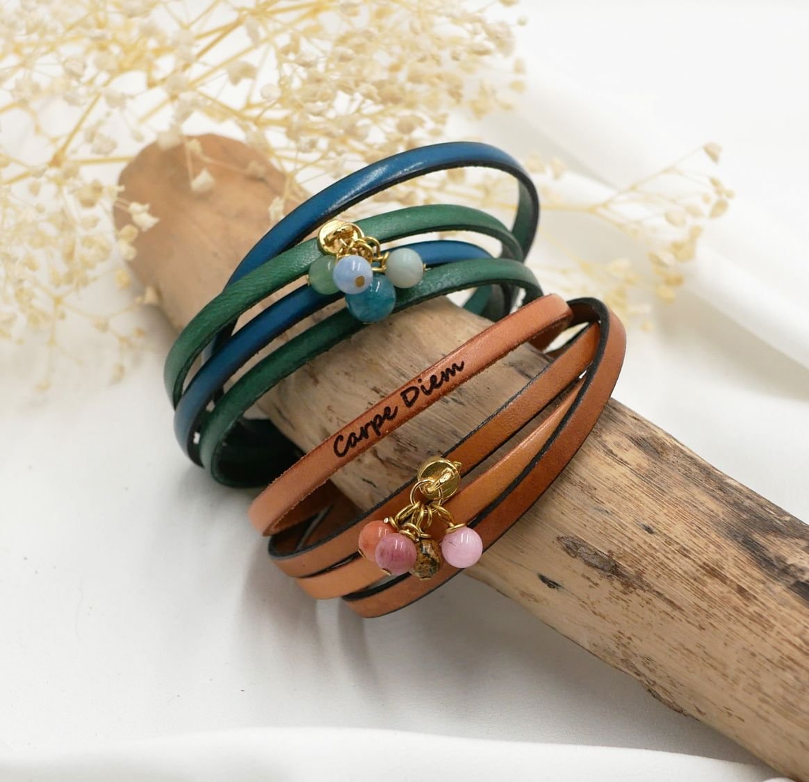 Lederen duo armband met parel hanger te personaliseren