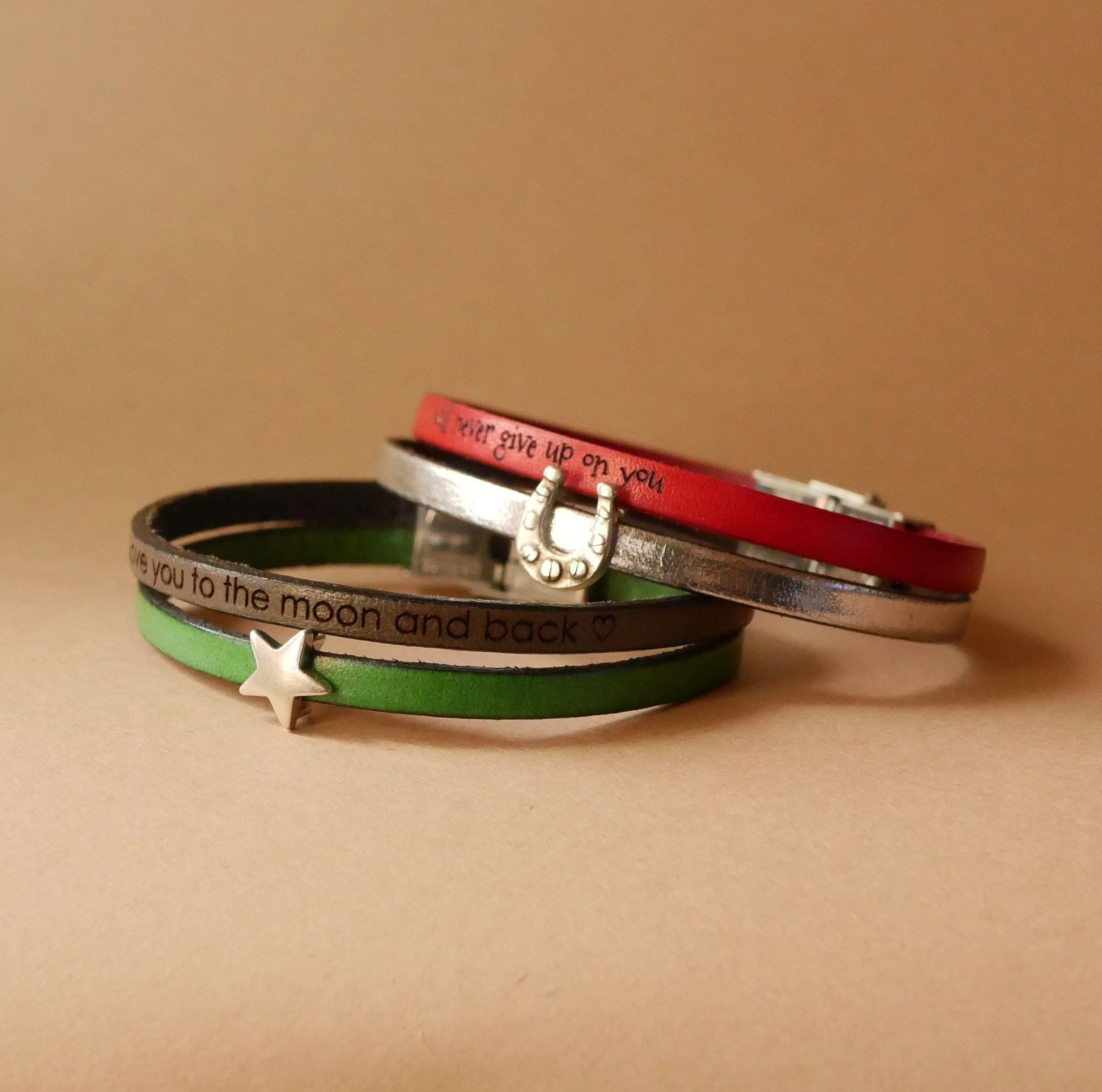 Leren duo-armband om te personaliseren met een hart, ster of oneindigheidlus
