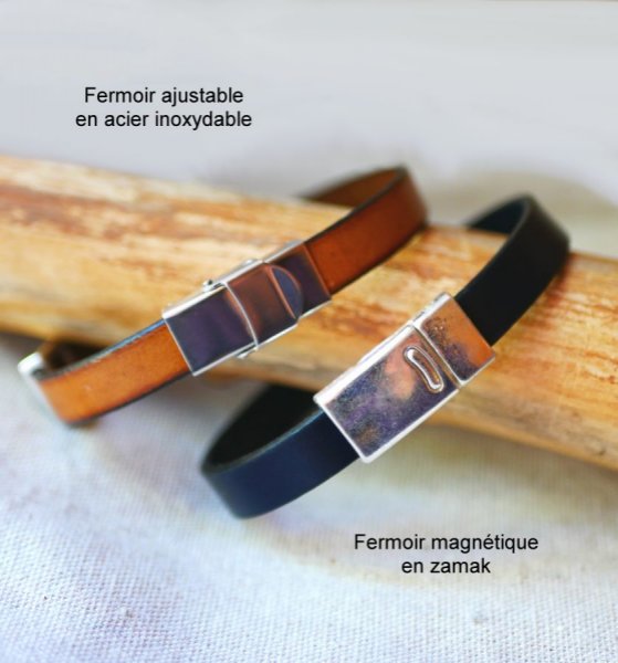 Lederen armband versierd met een Keltisch vierkant dat kan worden gepersonaliseerd door gravure