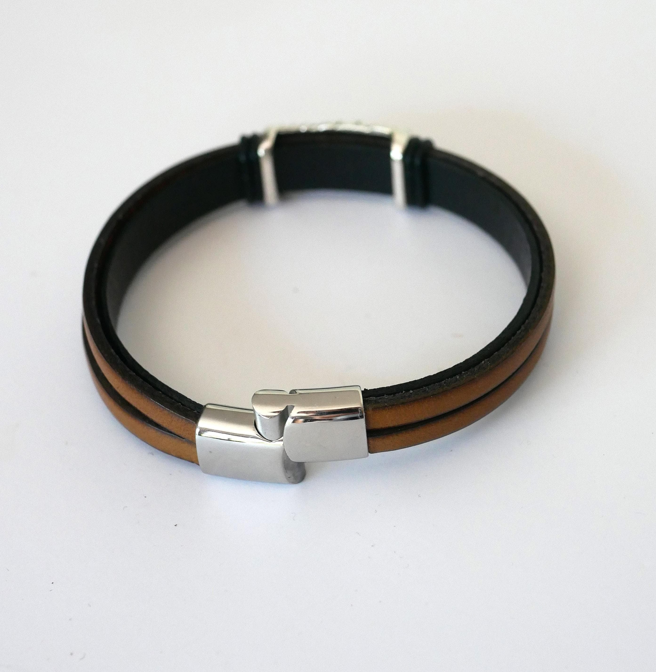 Bruine leren armband met gevlochten metalen voering en magnetische sluiting