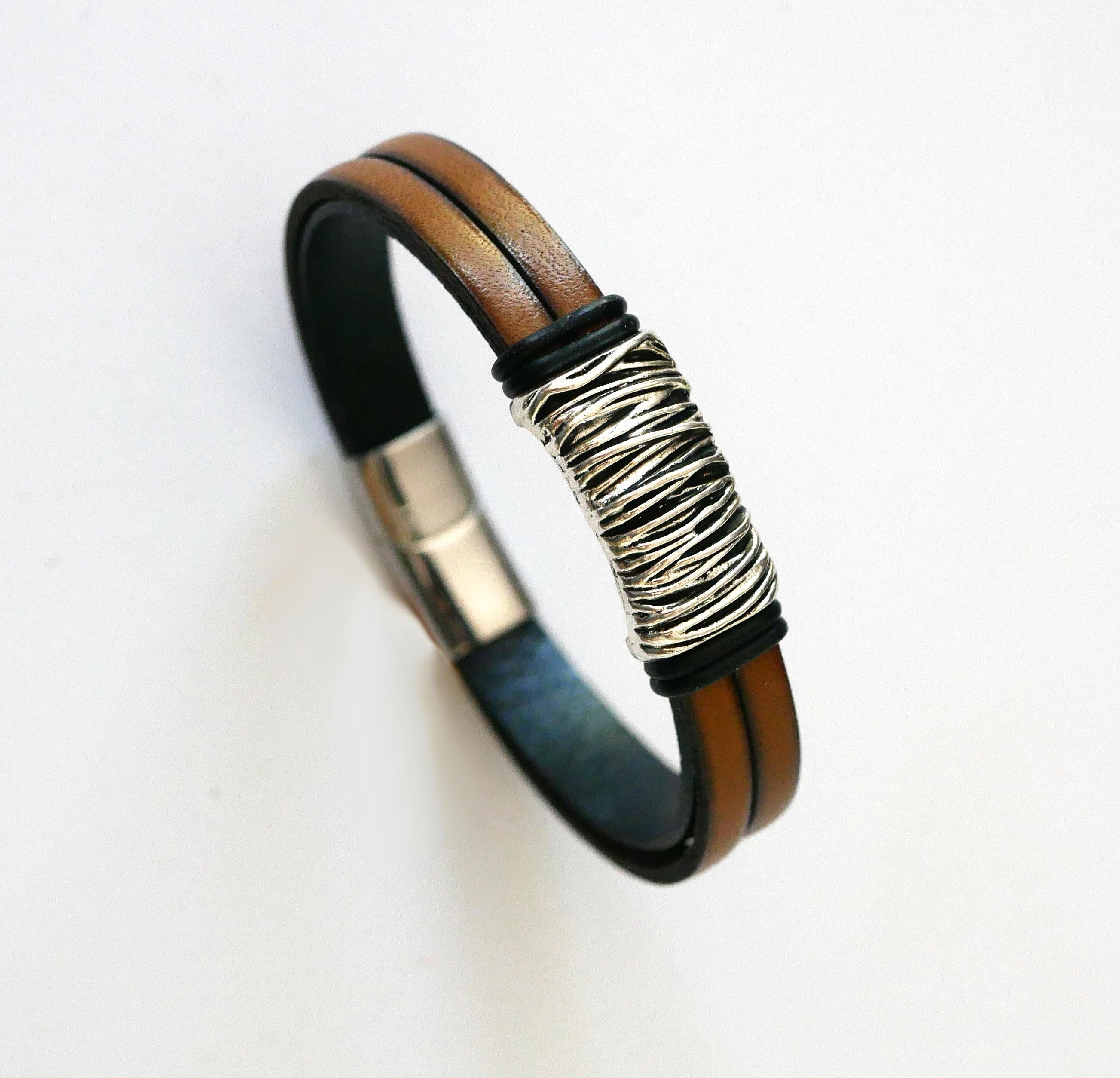 Bruine leren armband met gevlochten metalen voering en magnetische sluiting