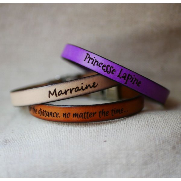 Leren armband vrouw gouden sluiting gepersonaliseerd door gravure 