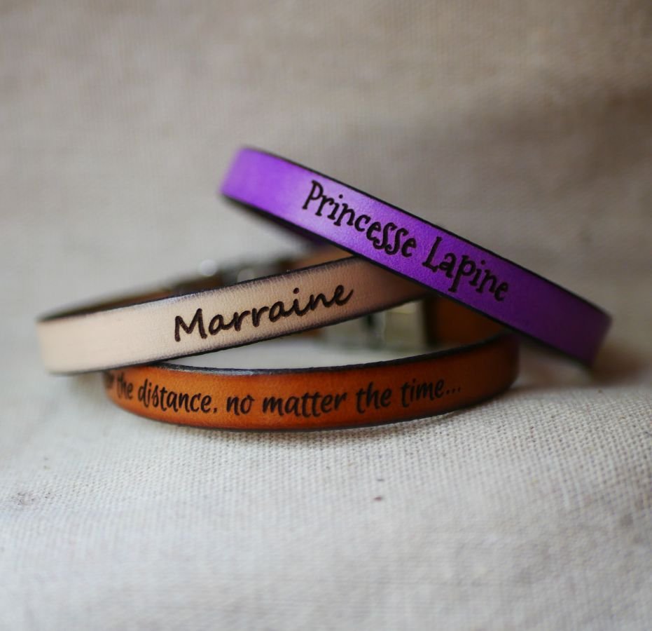 Leren armband vrouw gouden sluiting gepersonaliseerd door gravure 