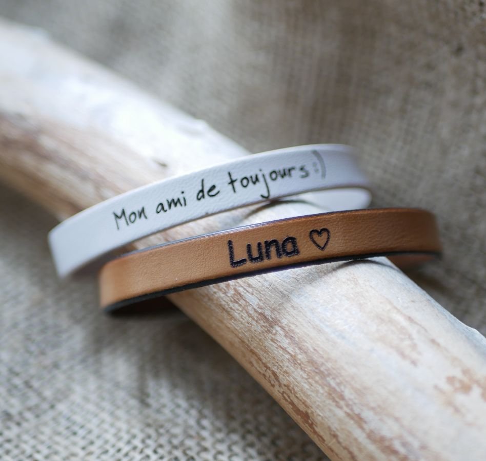 Leren armband vrouw gouden sluiting gepersonaliseerd door gravure 
