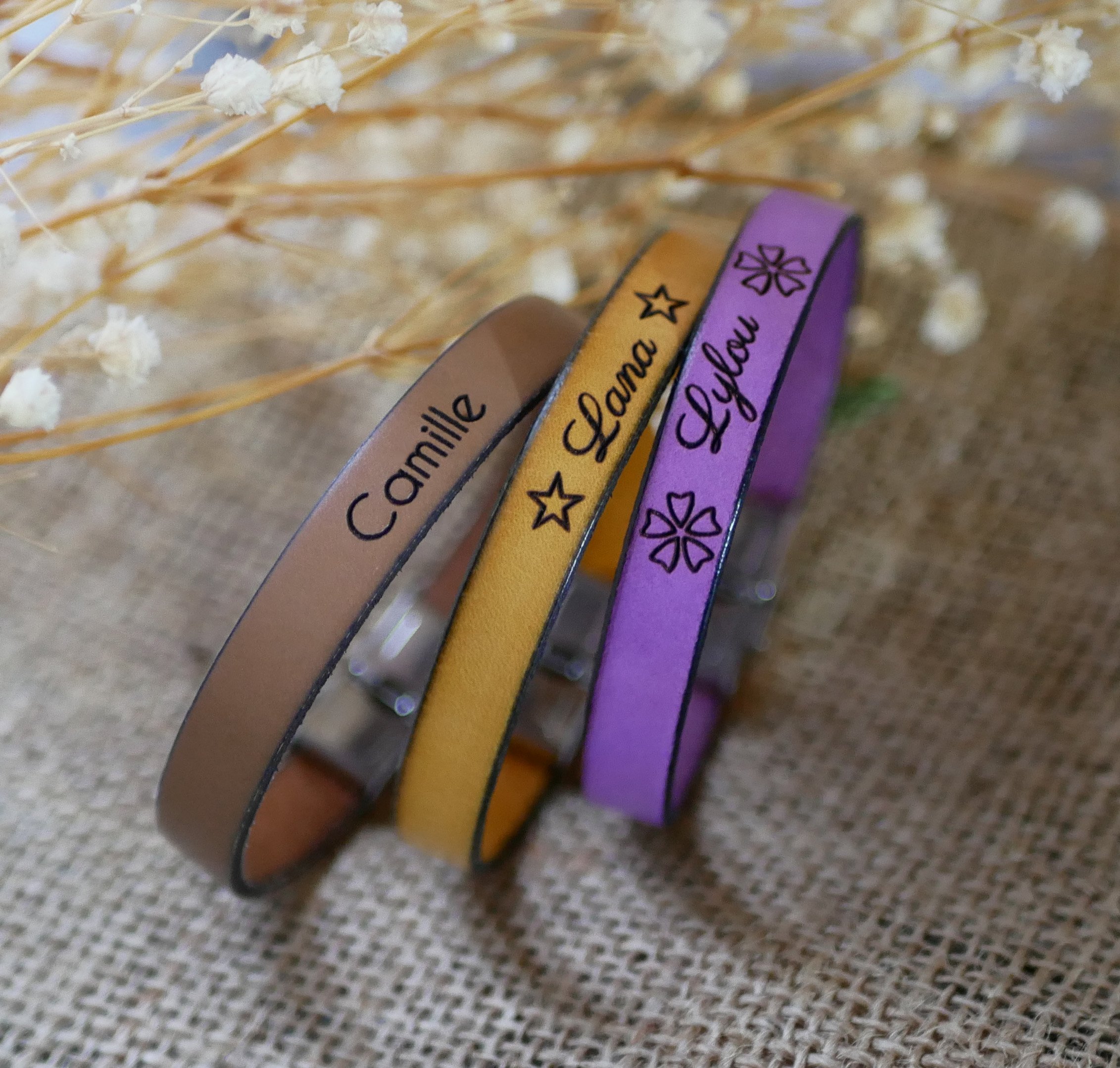 Leren armband vrouw gouden sluiting gepersonaliseerd door gravure 