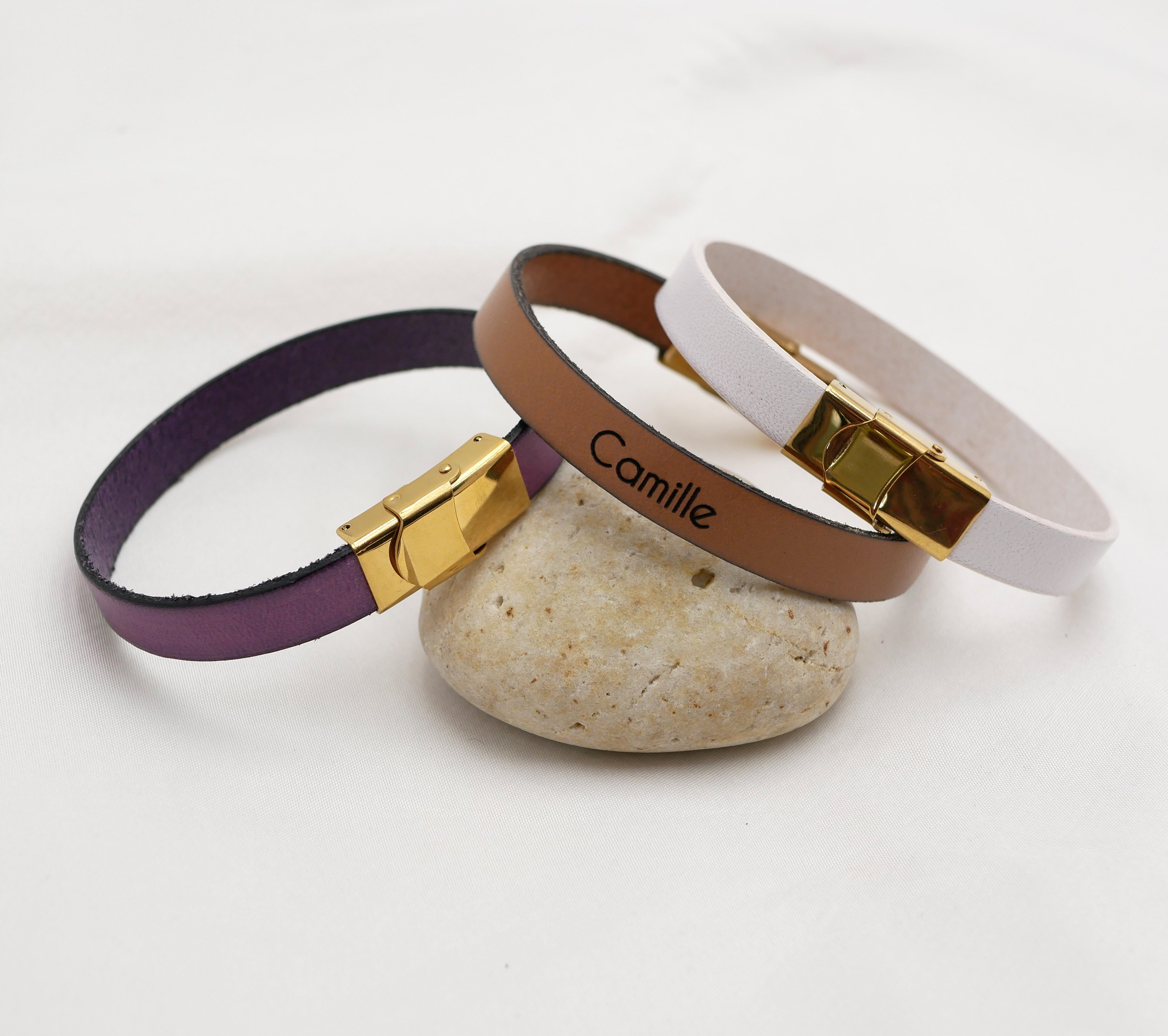 Leren armband vrouw gouden sluiting gepersonaliseerd door gravure 