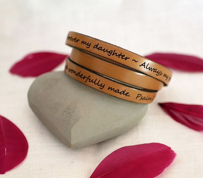 Lederen armband vrouw drievoudige draai om kleur en gravure te personaliseren 