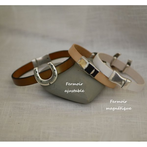 Aanpasbare lederen riem met enkel of dubbel gedraaid hoefijzerdesign