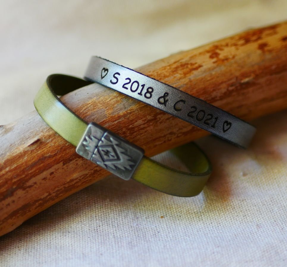 Lederen armband met etnische magnetische sluiting om te personaliseren