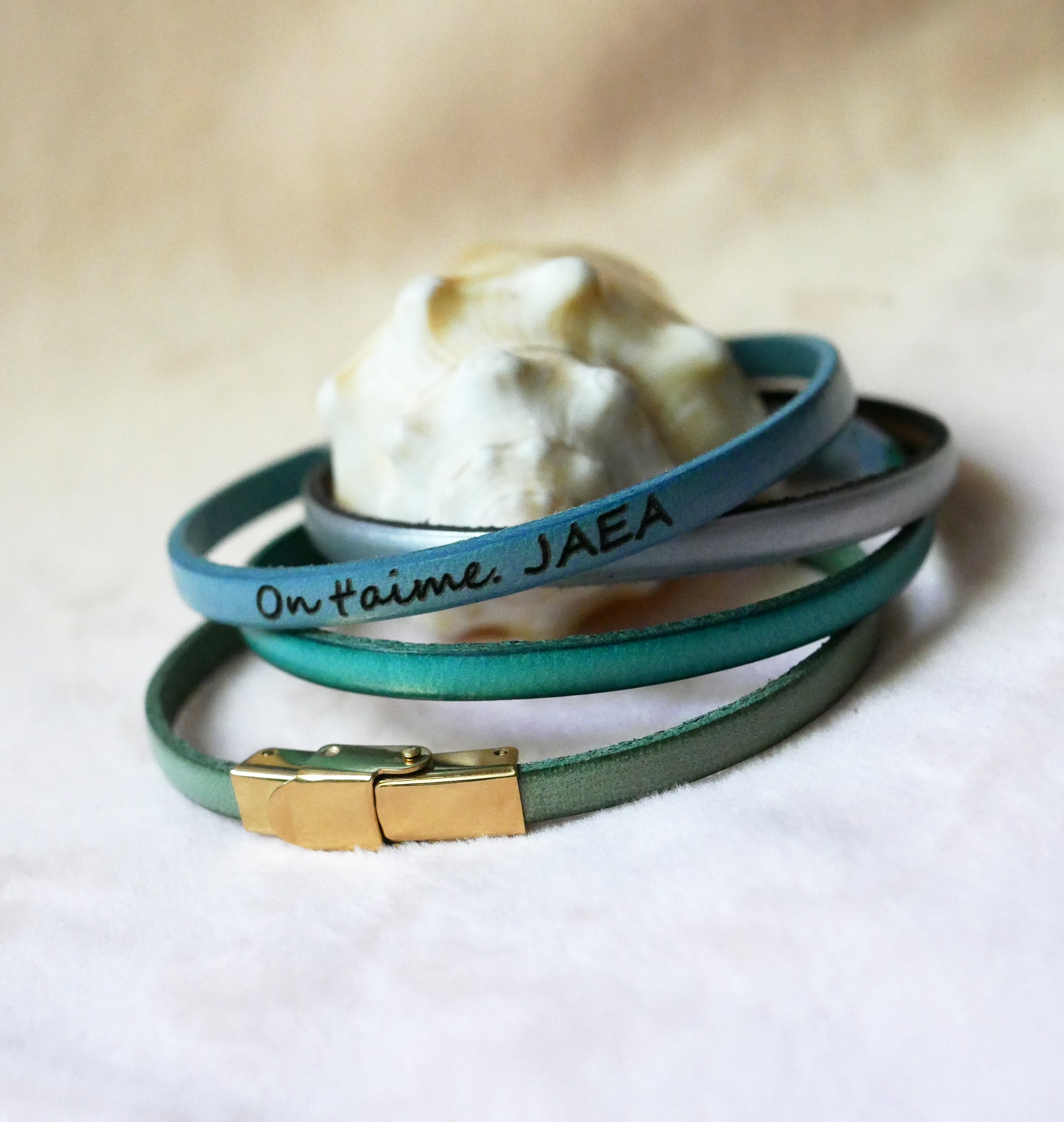 Fijne leren riem met verstelbare gouden sluiting, aanpasbaar door gravure 