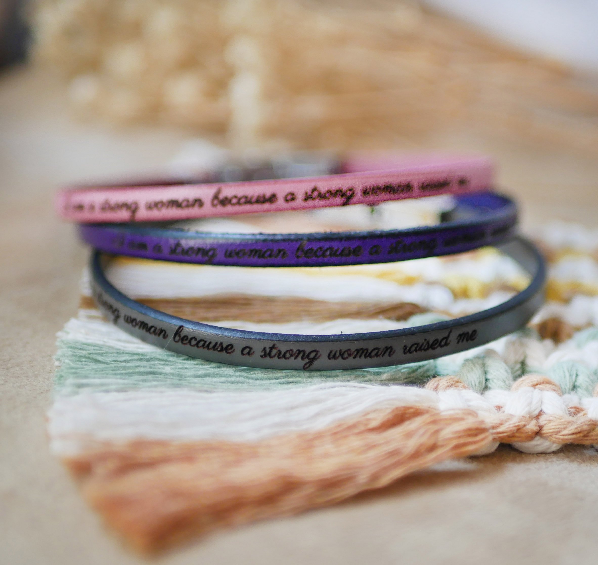 Fijne leren riem met verstelbare gouden sluiting, aanpasbaar door gravure 