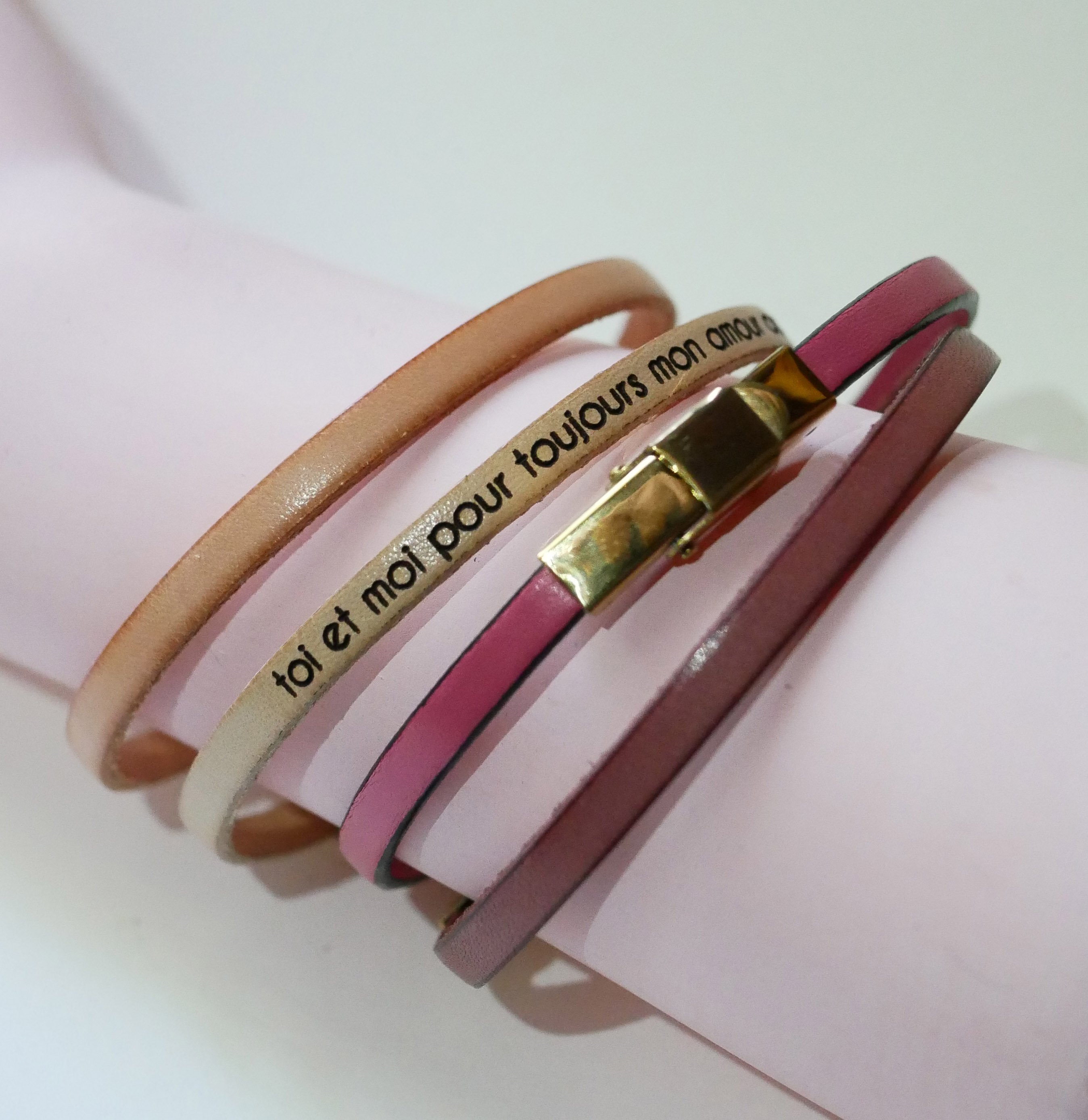 Fijne leren riem met verstelbare gouden sluiting, aanpasbaar door gravure 