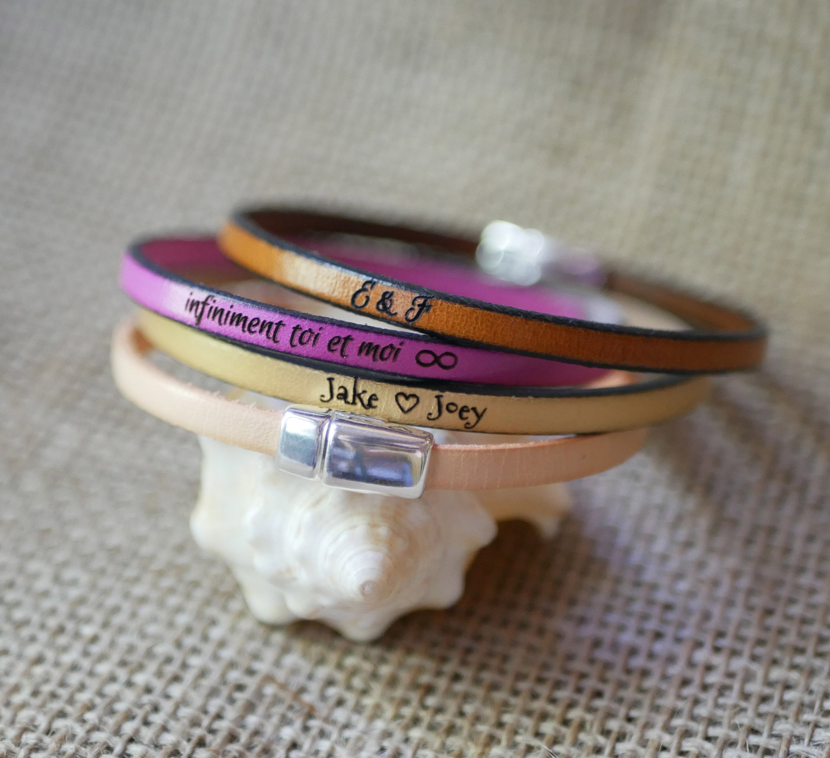 Leren armband met magnetische sluiting, gepersonaliseerd door gravure voor mannen of vrouwen