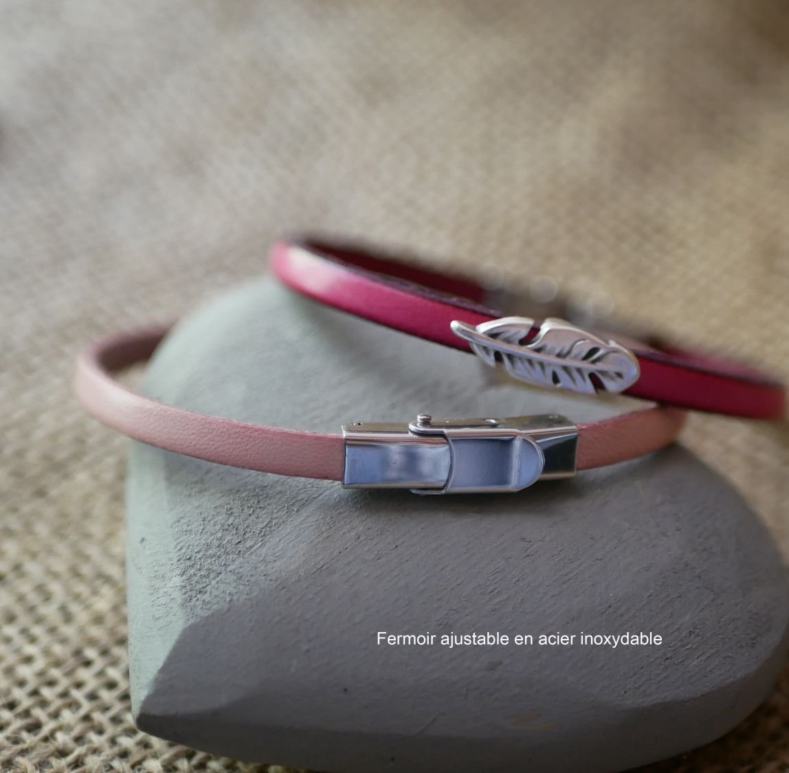 Leren meisjesarmband met veer om te personaliseren door gravure 
