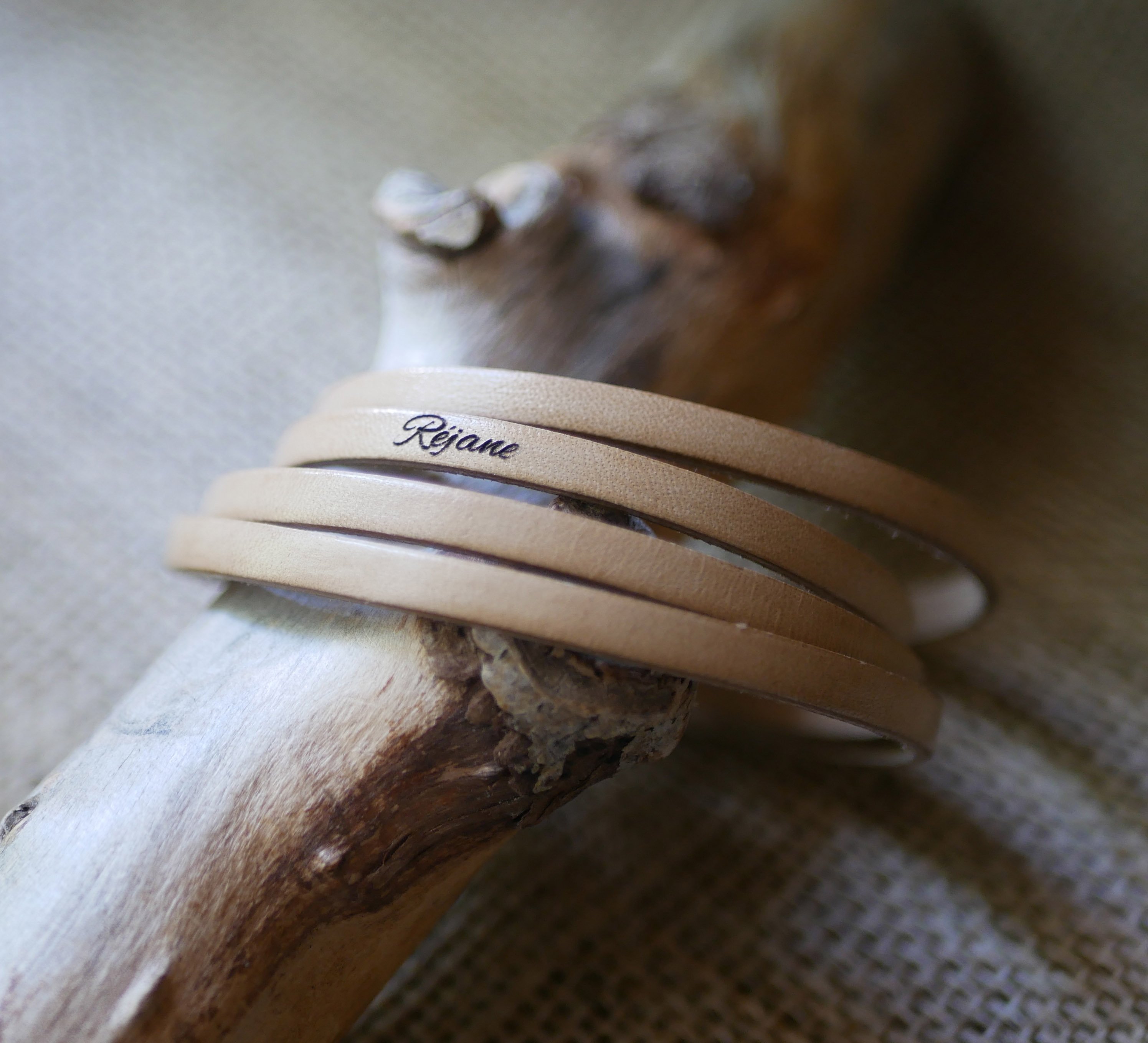 Fijne leren armband in 4 op maat gemaakte polsbanden door gravure