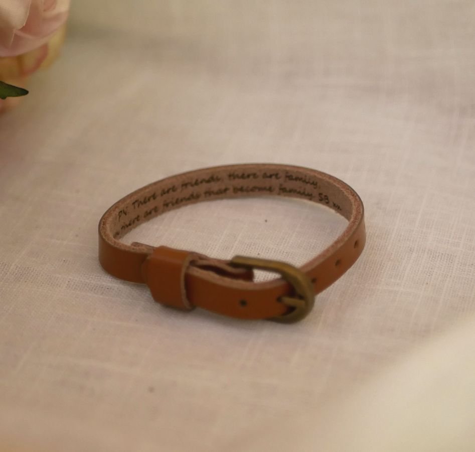 Gegraveerde lederen armband enkele draai te personaliseren gemengde volwassen kind